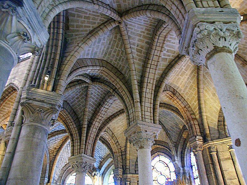Каркасные своды. Цилиндрический свод романского собора. Стрельчатая арка сен Дени.